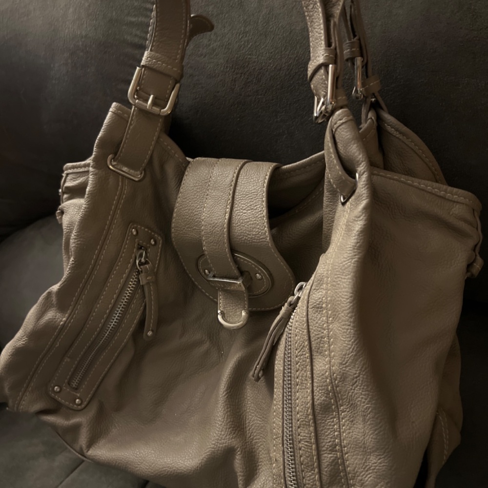 Handbag - Picture 2 of 3